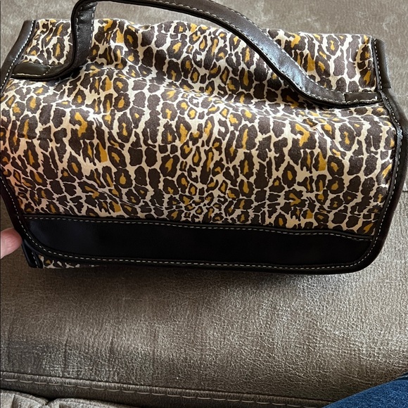 Liz Claiborne Leopard Print Women's Bag with Black Accents - Picture 1 of 4